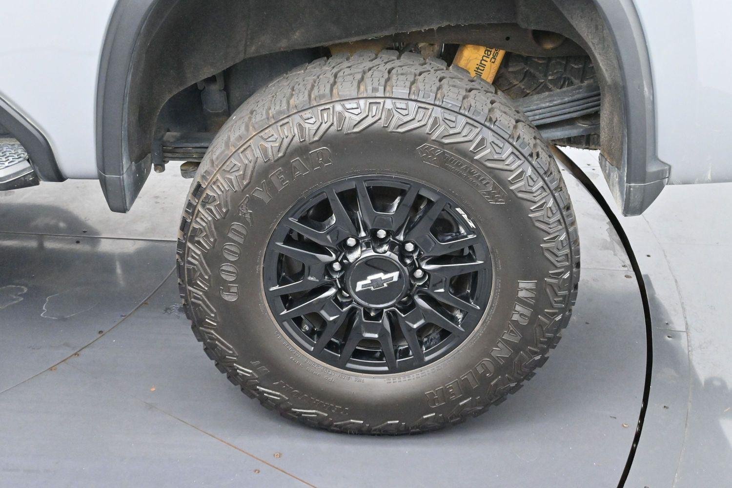 Used 2025 Slate Gray Metallic Chevrolet ZR2 image 33