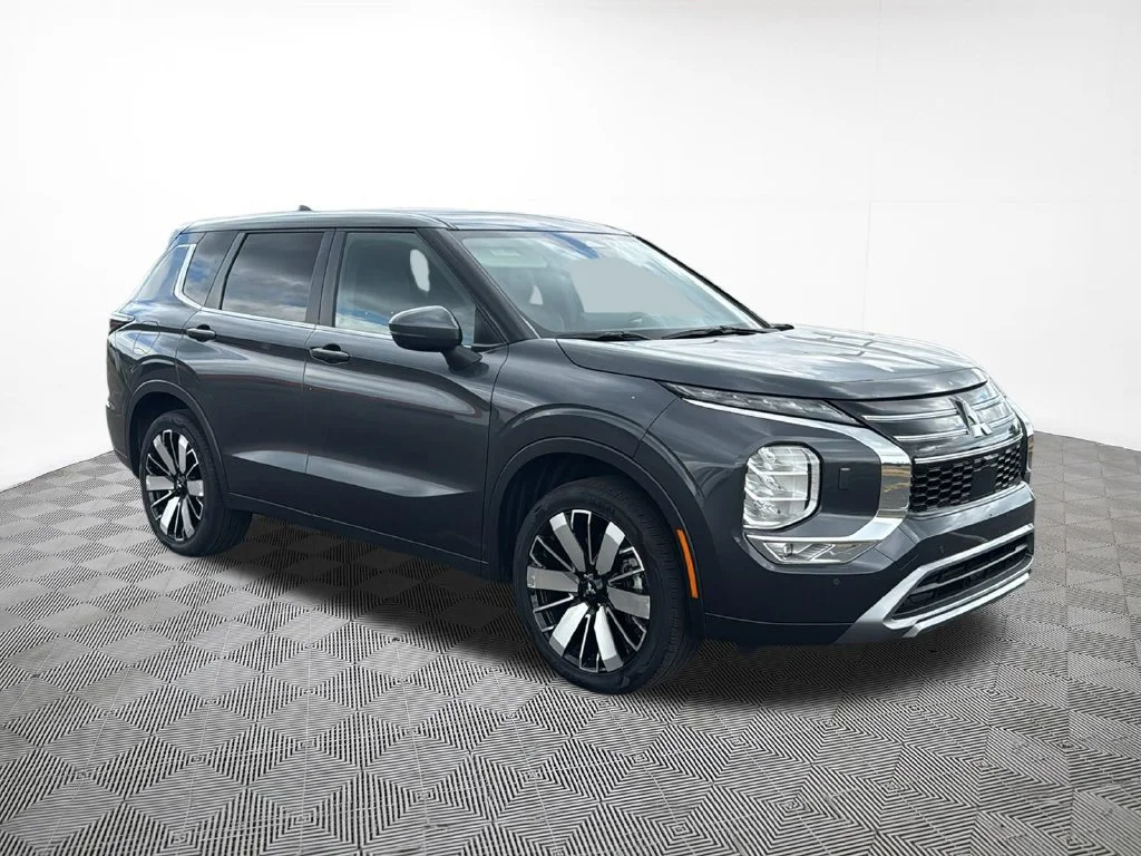 Used 2025 Gray Mitsubishi SE 2.5 S-AWC image 4