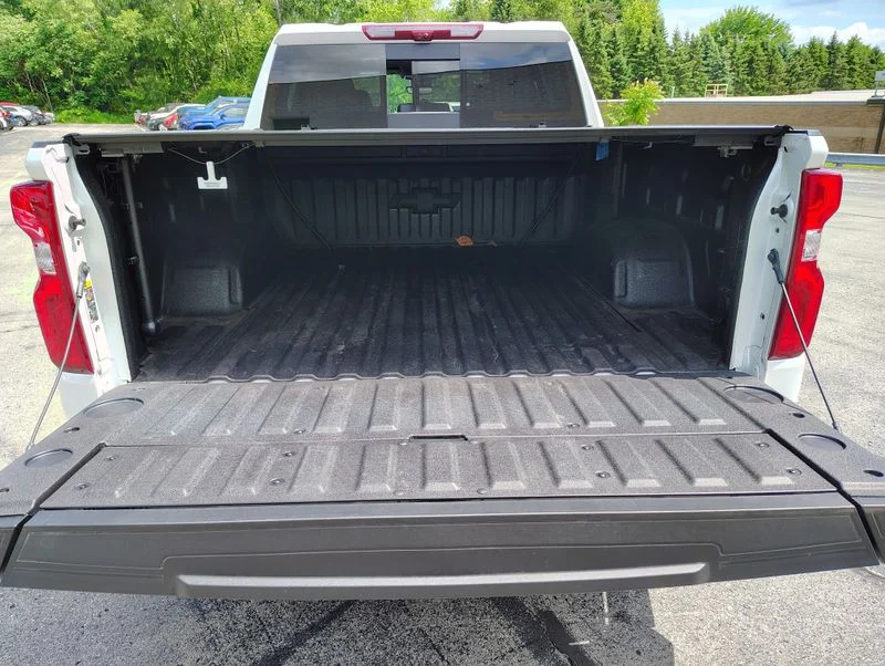 Used 2025 Beige Chevrolet High Country image 16