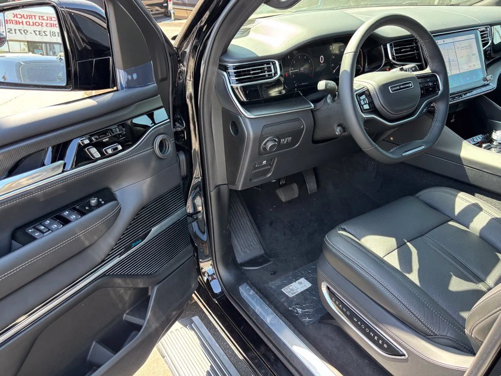 New 2026 Black Jeep Summit Obsidian image 9