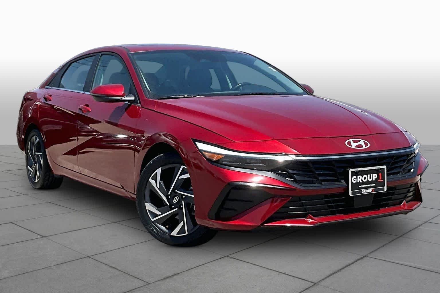 Used 2025 Ultimate Red Hyundai Limited image 3