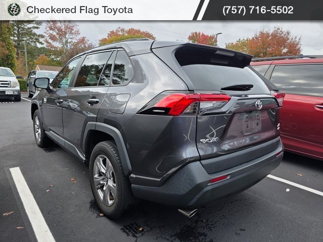 2022 Toyota RAV4 XLE photo 2