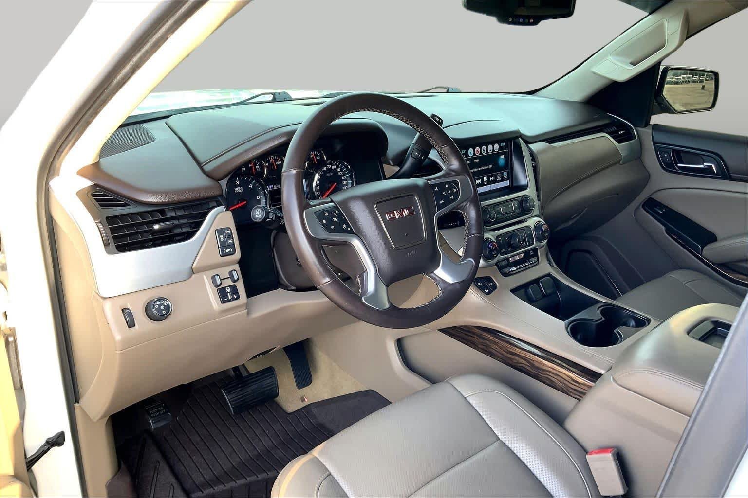 Used 2018 White Frost Tricoat GMC SLT image 18