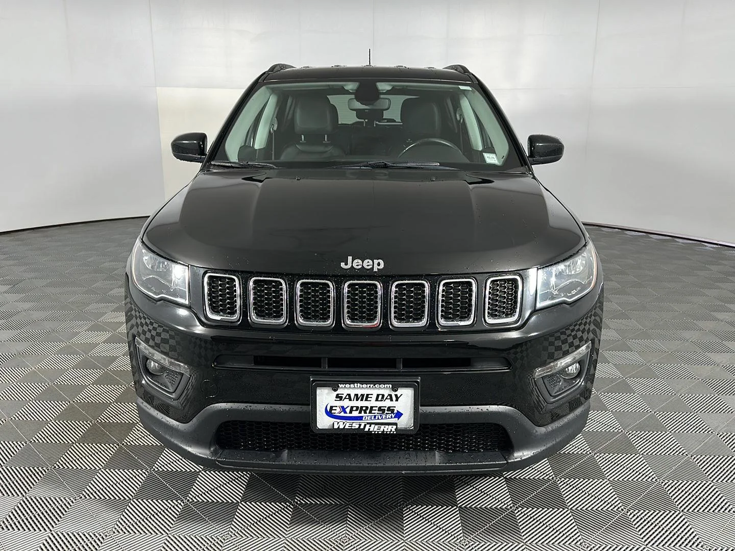 Used 2020 Diamond Black Crystal Pearlcoat Jeep Latitude image 3