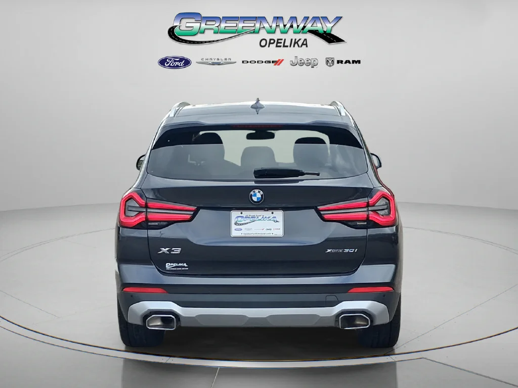 Used 2022 Dark Graphite BMW xDrive30i image 6