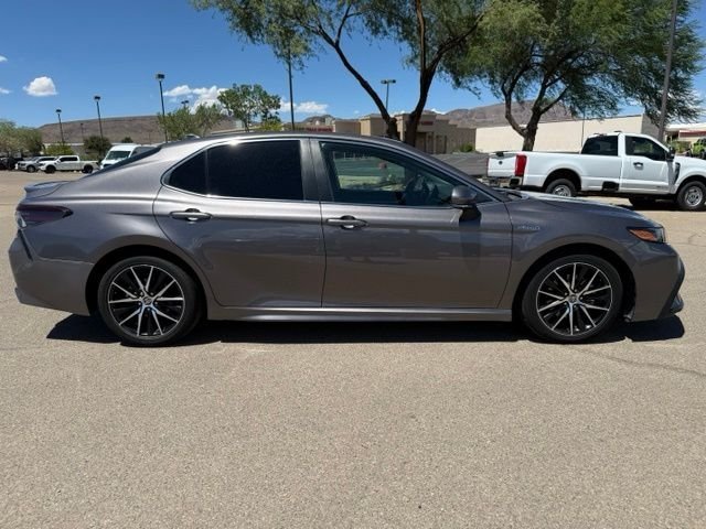 2021 Toyota Camry SE - Photo 4