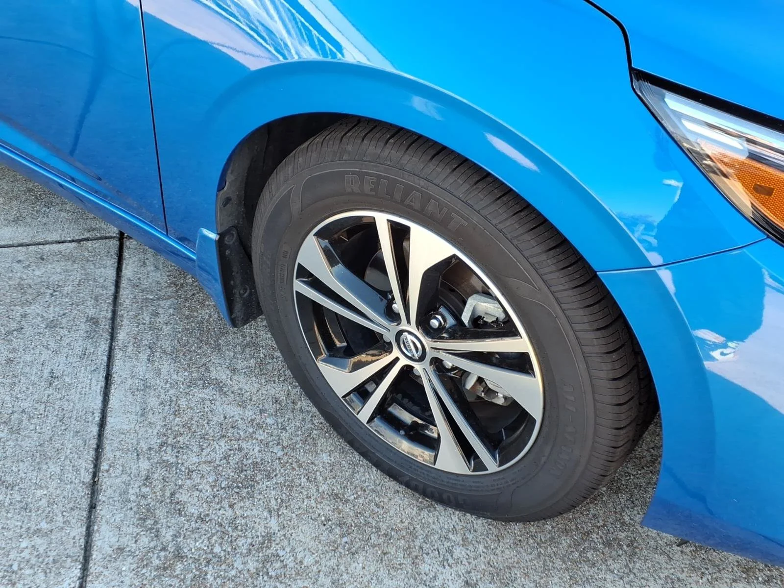 Used 2022 Electric Blue Metallic Nissan SV image 29