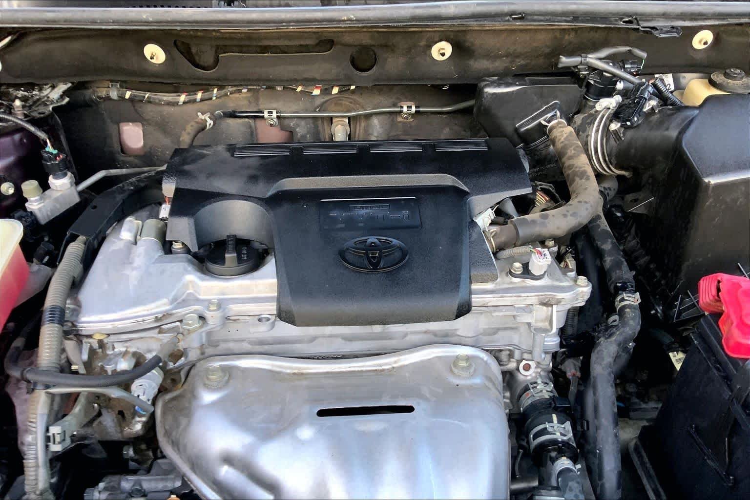 Used 2018 Black Currant Metallic Toyota XLE image 32