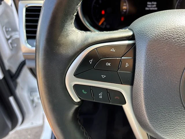 Used 2019 White Jeep Altitude image 19