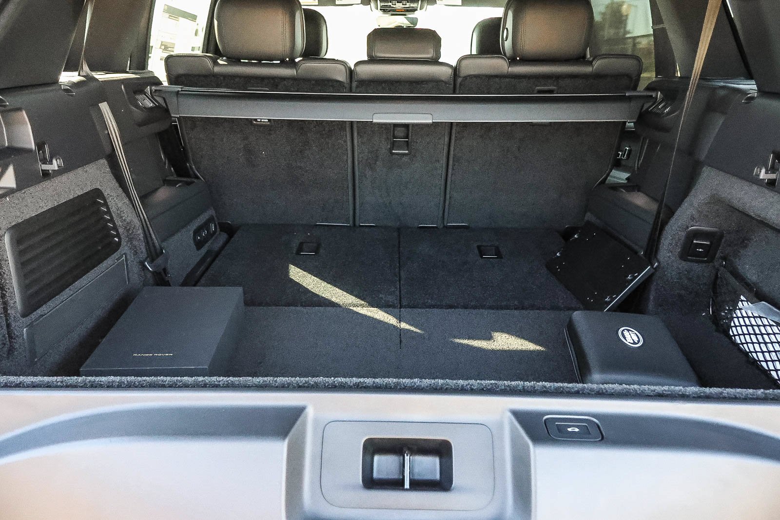 New 2026 Eiger Grey Land Rover SE image 22