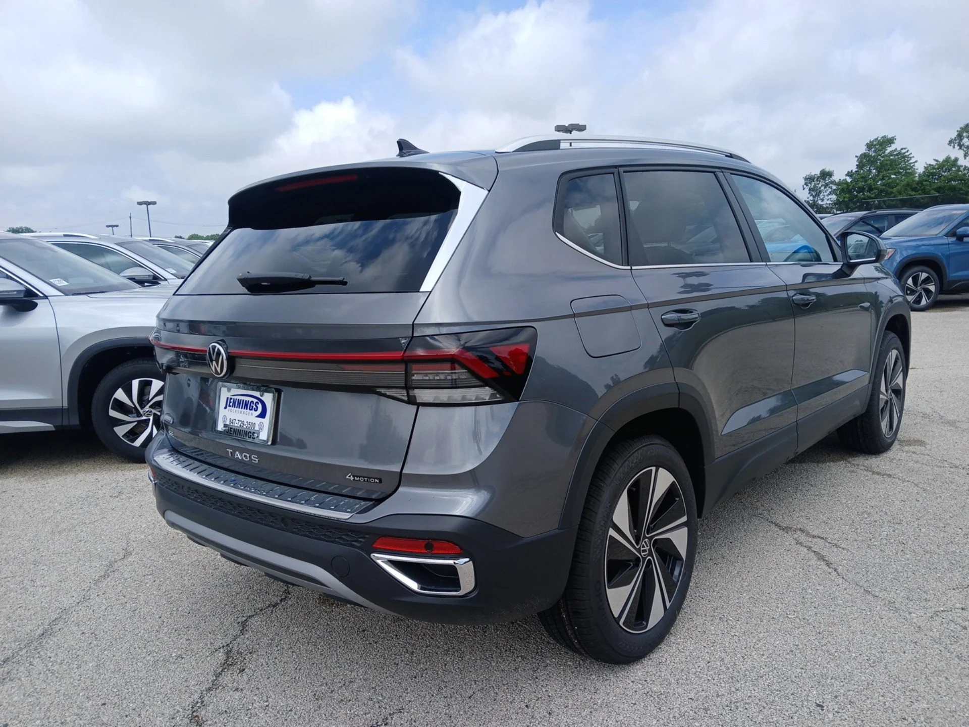 New 2026 Platinum Gray Metallic Volkswagen 1.5T SE image 4