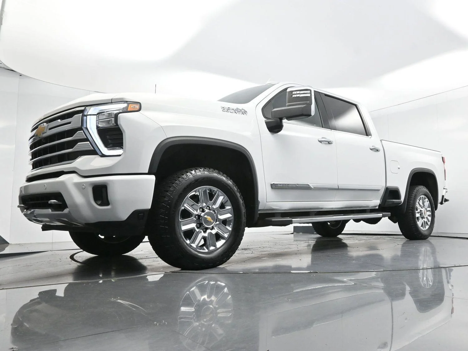 Used 2024 Summit White Chevrolet High Country image 38