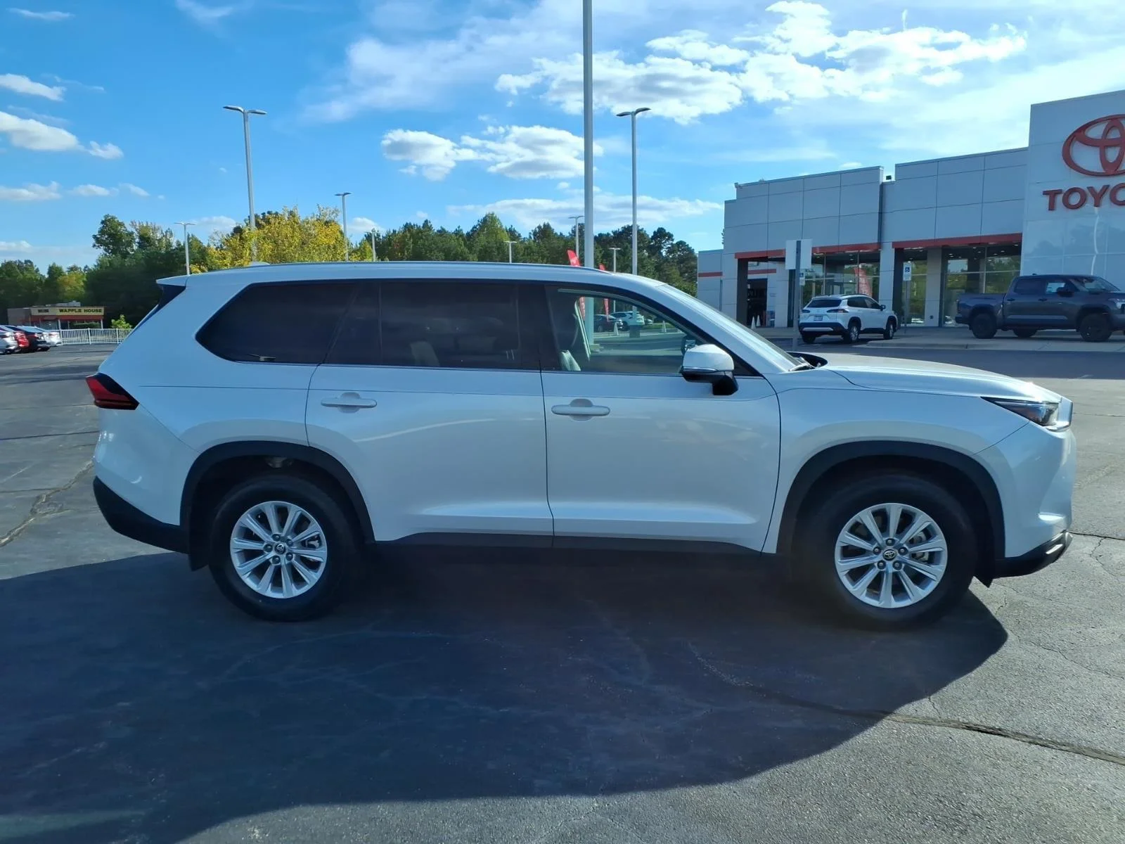 Used 2024 Wind Chill Pearl Toyota XLE image 11