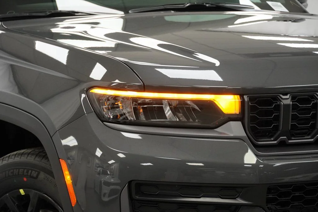 New 2026 Baltic Gray Metallic Clear-Coat Exterior Paint Jeep Laredo Altitude image 5