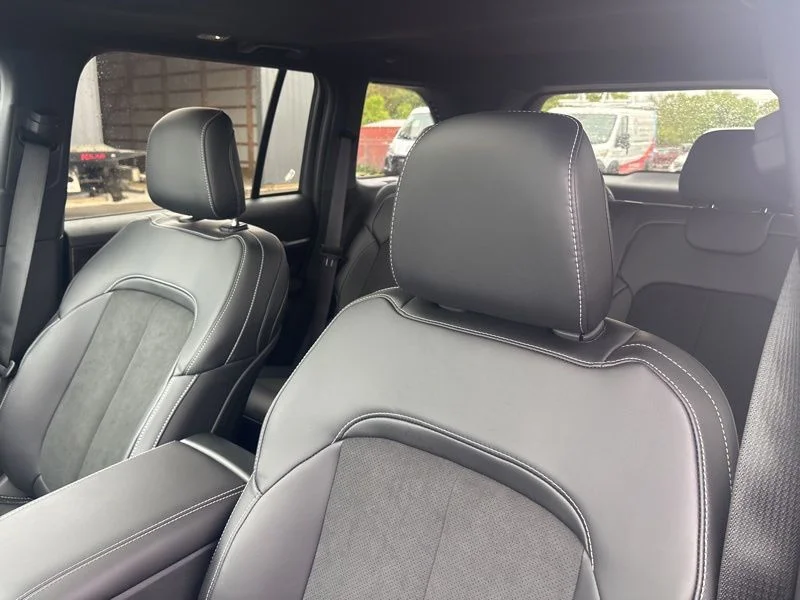 New 2026 Velvet Red Pearl-Coat Exterior Paint Jeep Altitude image 12