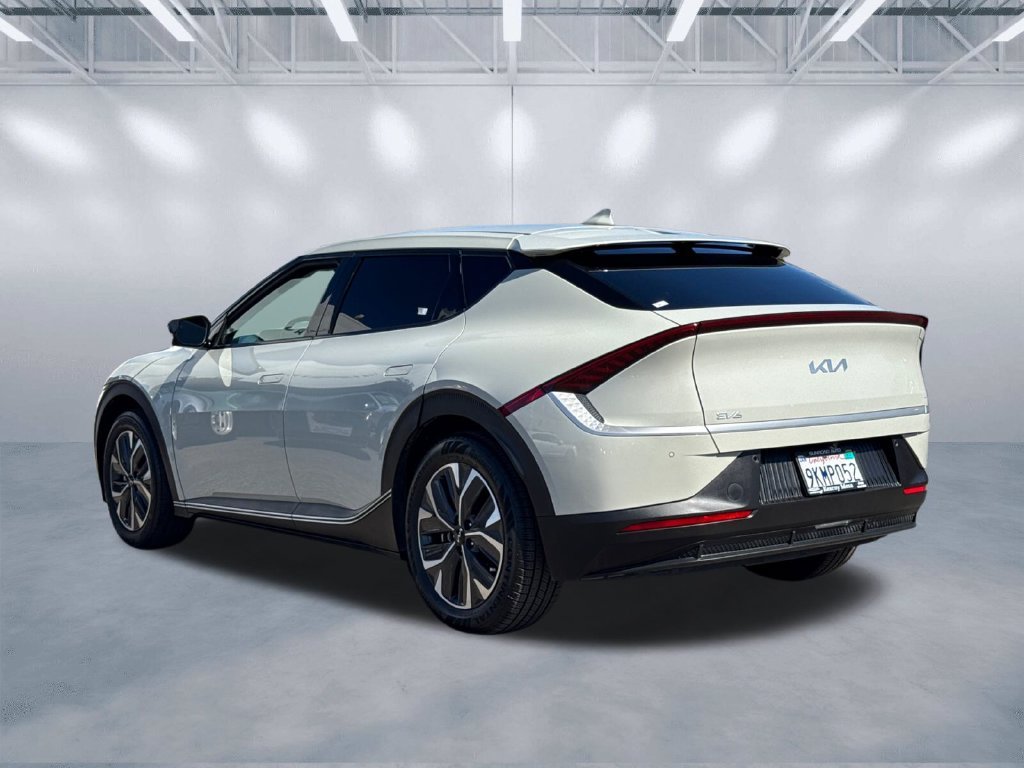 Used 2024 White Kia Light image 4