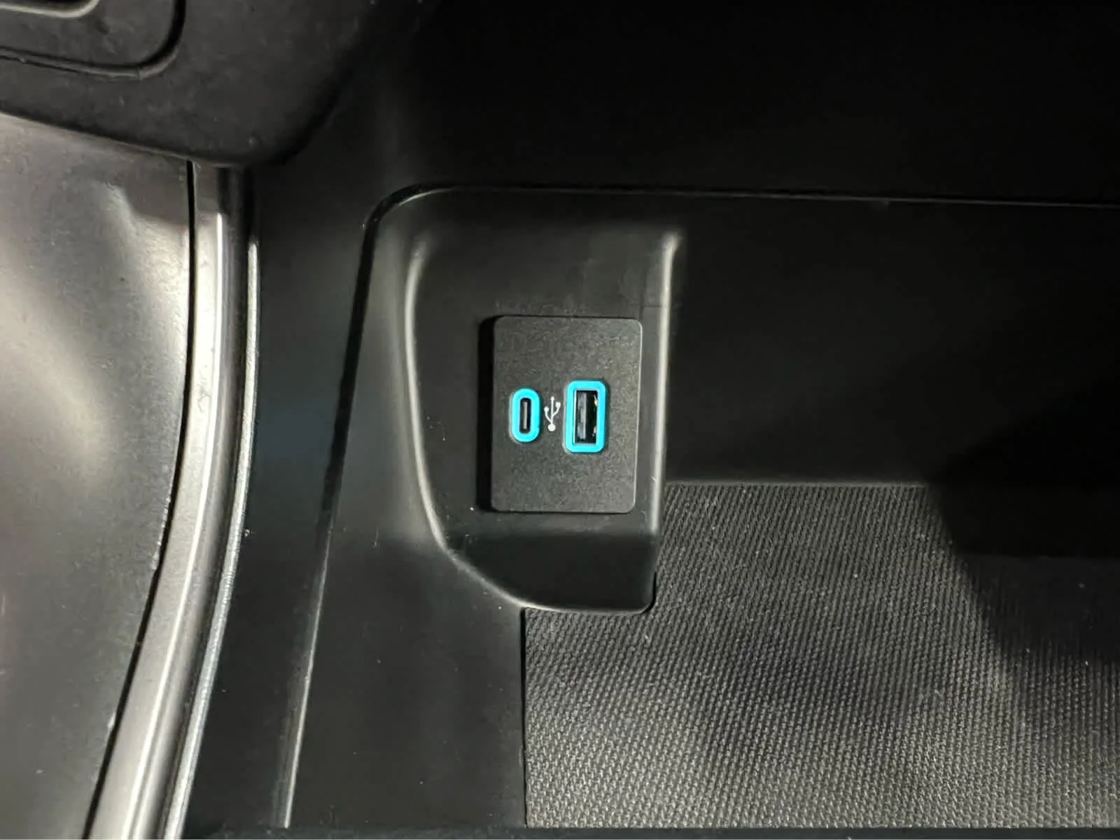 Used 2024 Avalanche Gray Ford XLT image 23