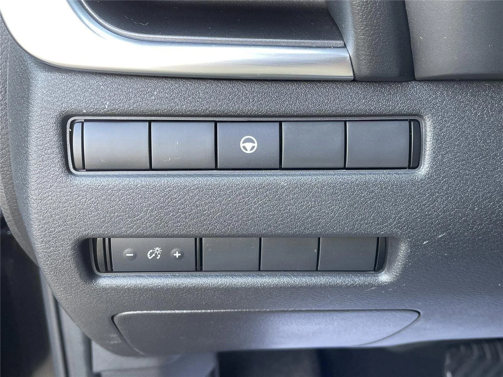 Used 2021 Black Nissan SV Intelligent AWD image 17