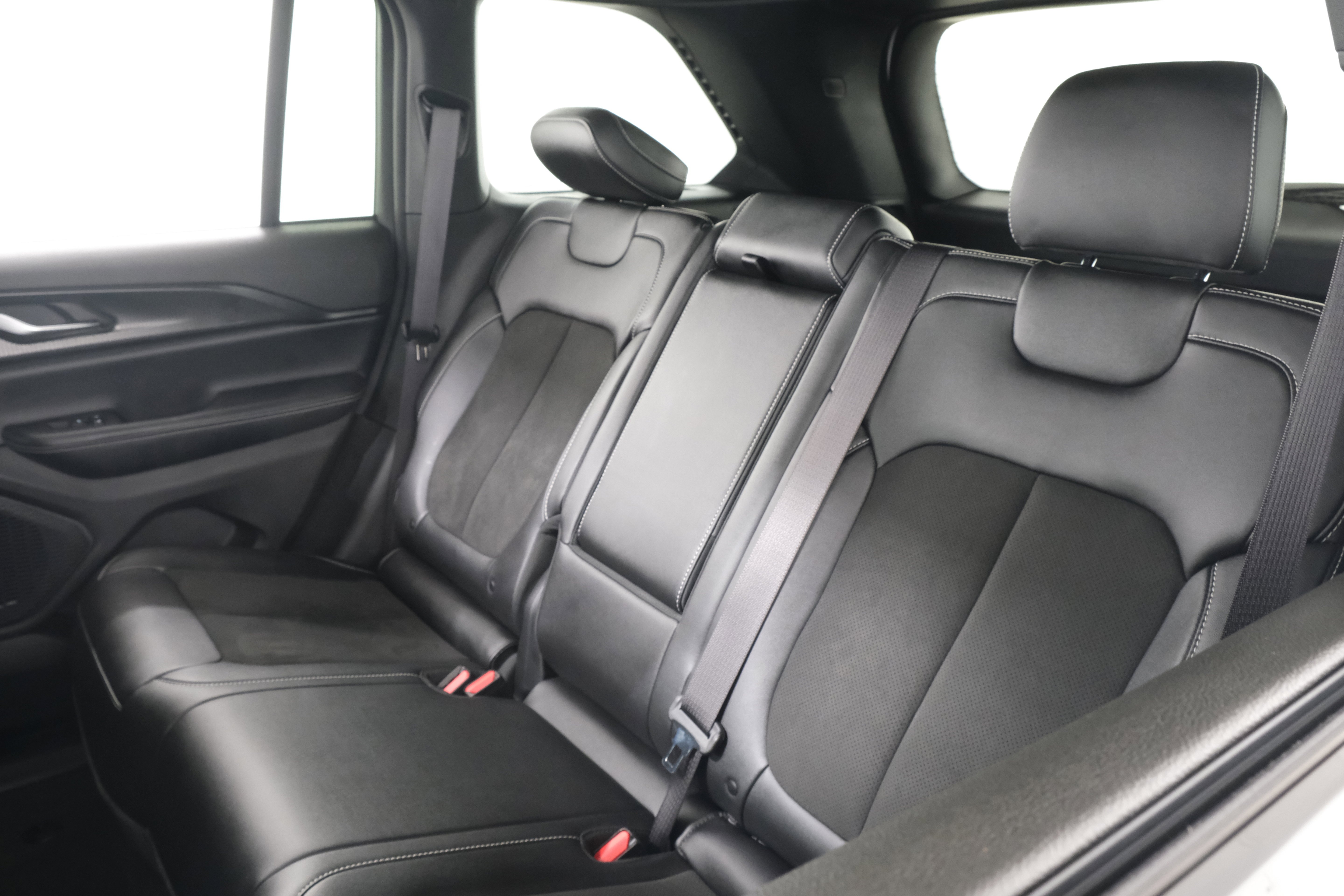 Used 2023 Bright White Clearcoat Jeep Altitude X image 33