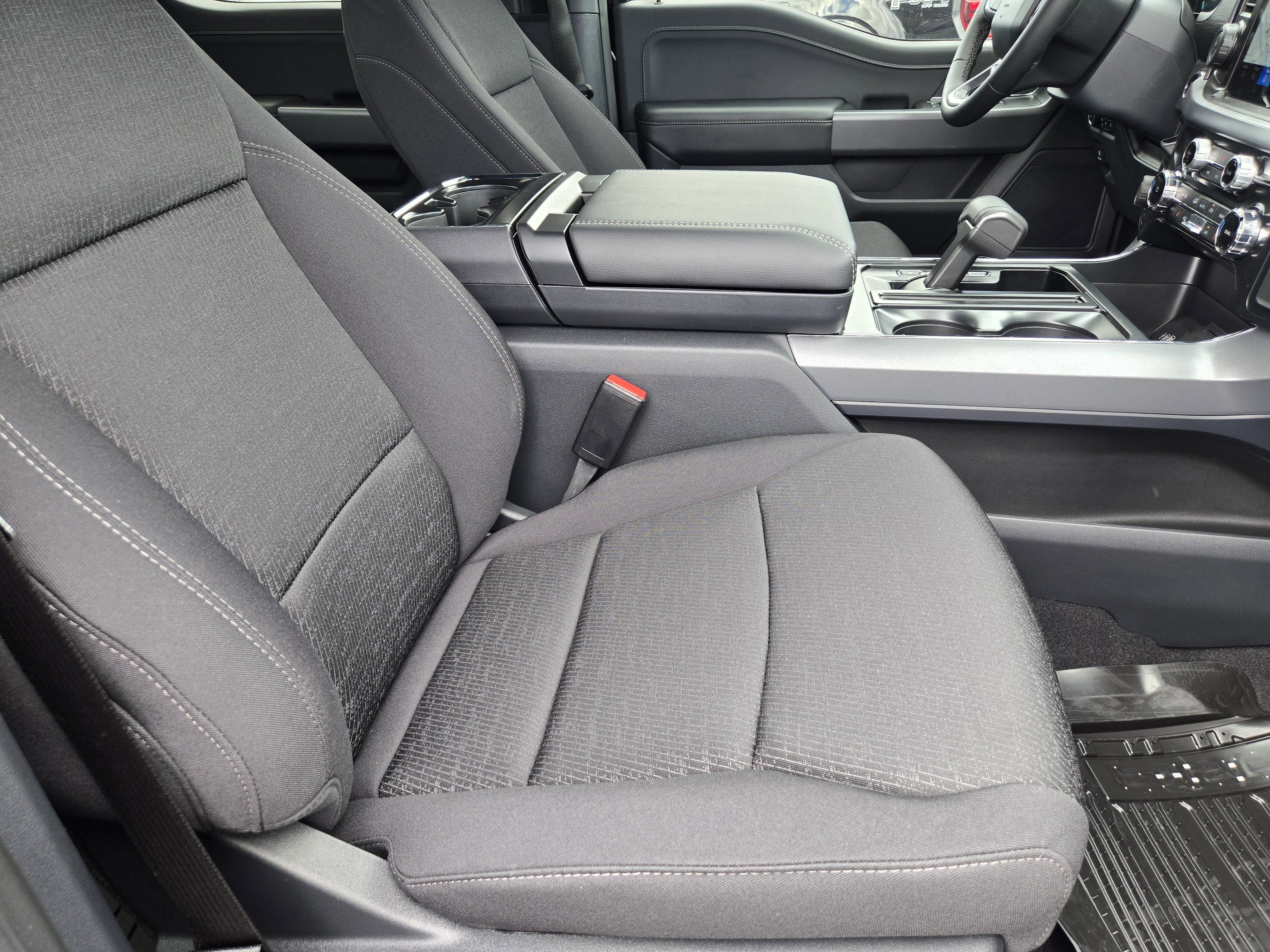 New 2026 Agate Black Metallic Ford XLT image 9