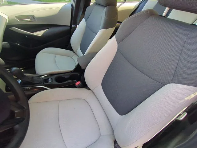 Used 2022 Black Toyota L image 27