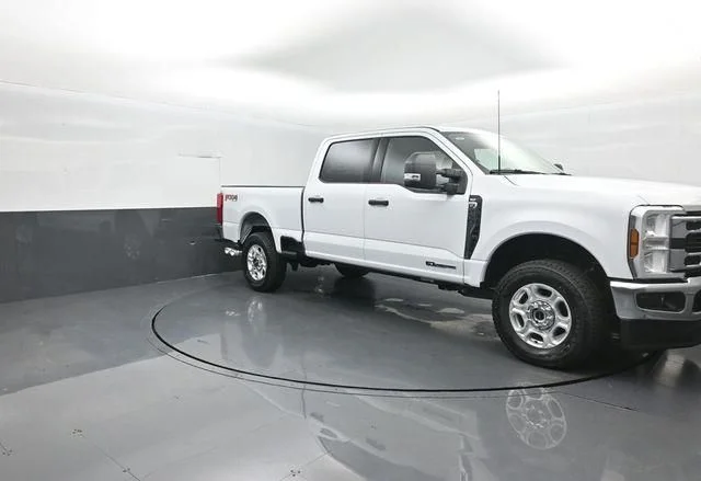 New 2026 Oxford White Ford F-250® XLT image 2