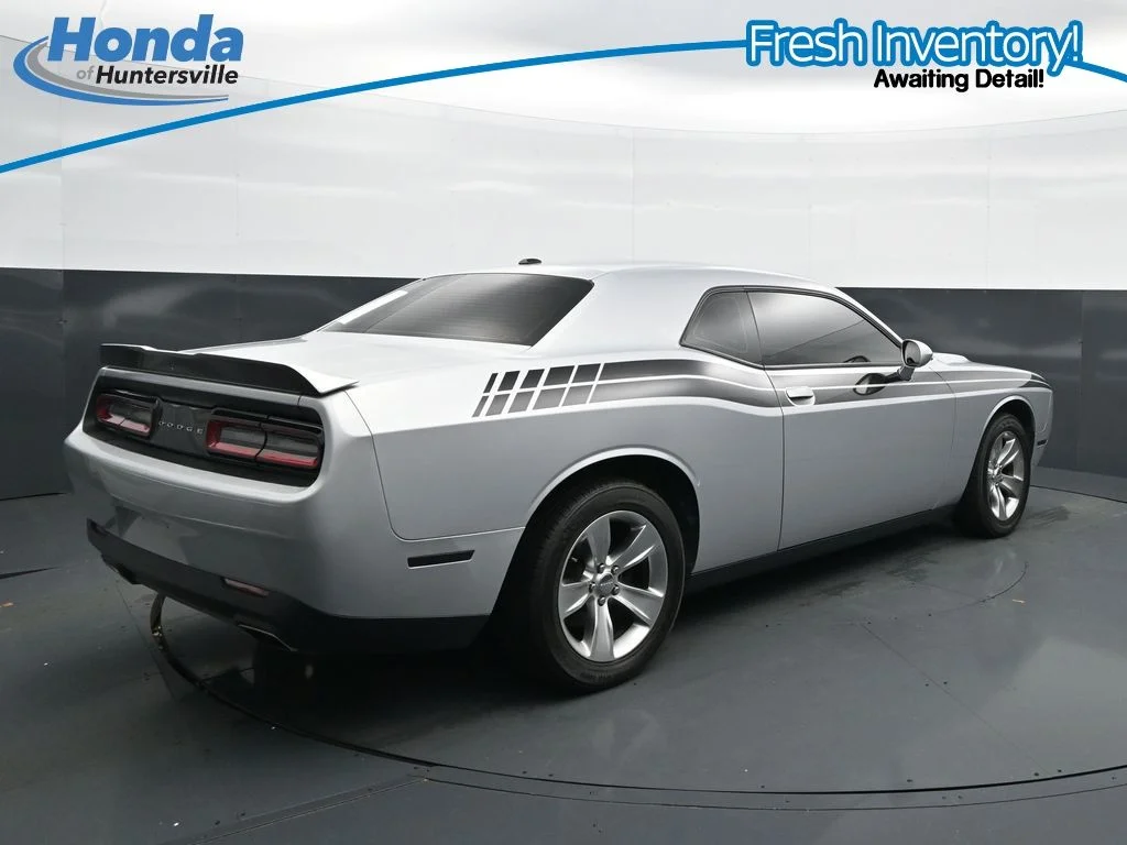 Used 2021 Triple Nickel Clearcoat Dodge SXT image 10