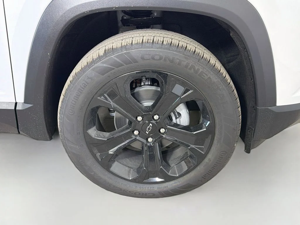 New 2027 White Chevrolet LT image 26