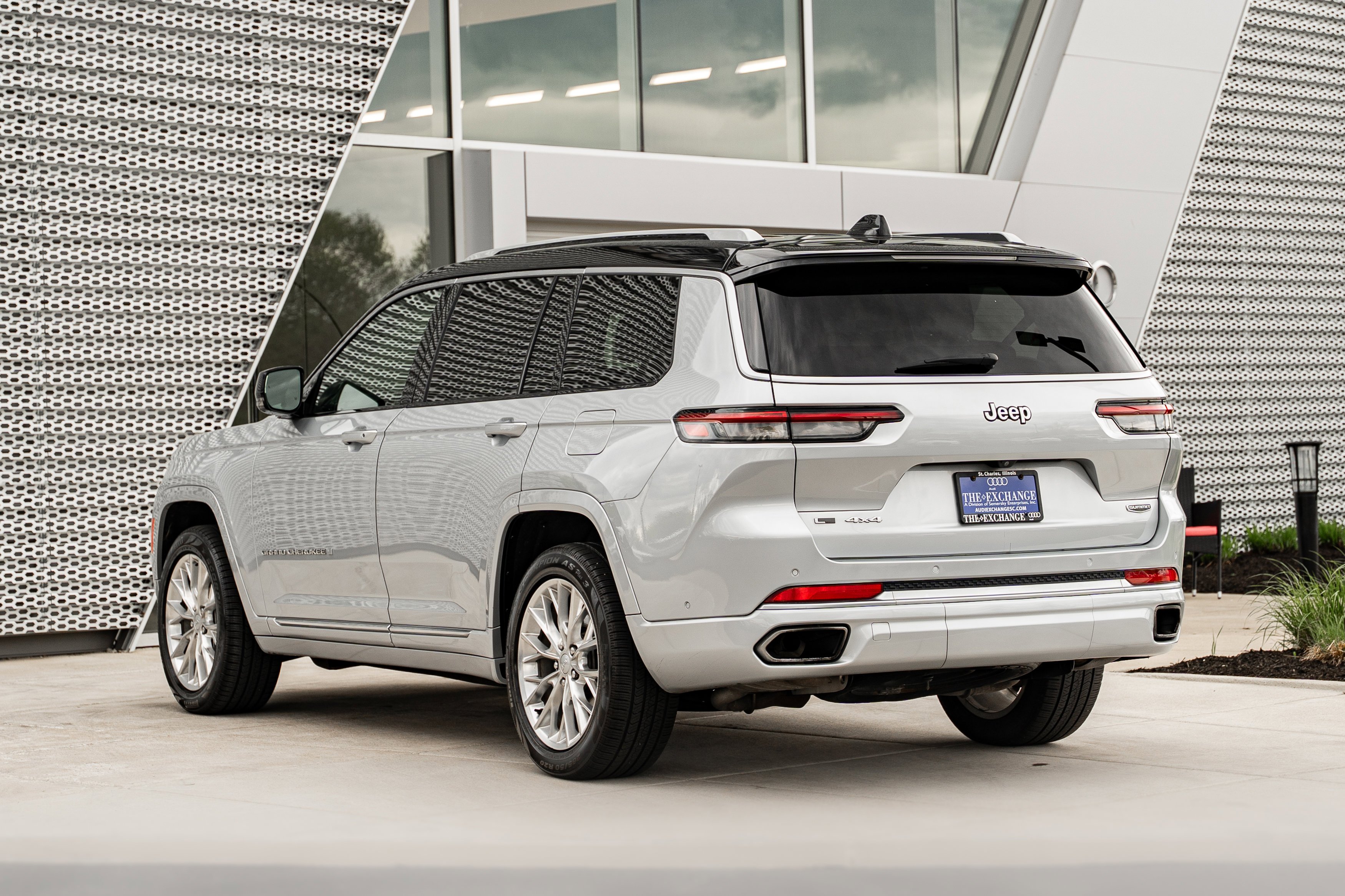 Used 2021 Silver Zynith Jeep Summit image 5