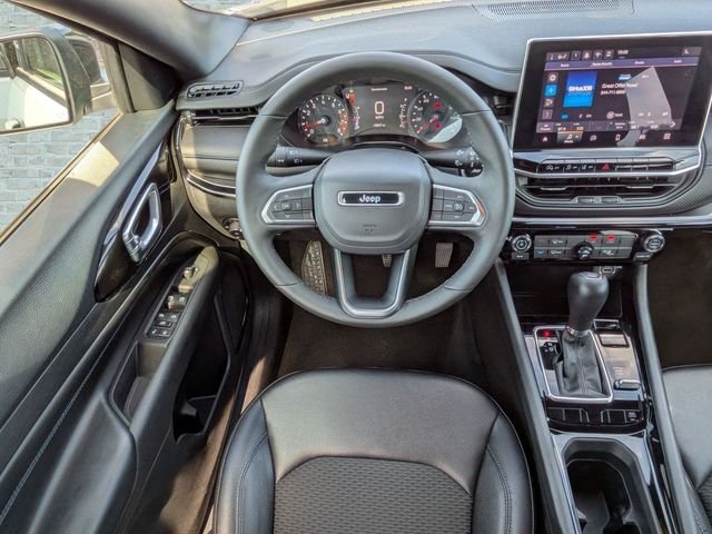 Used 2026 White Jeep Latitude image 16
