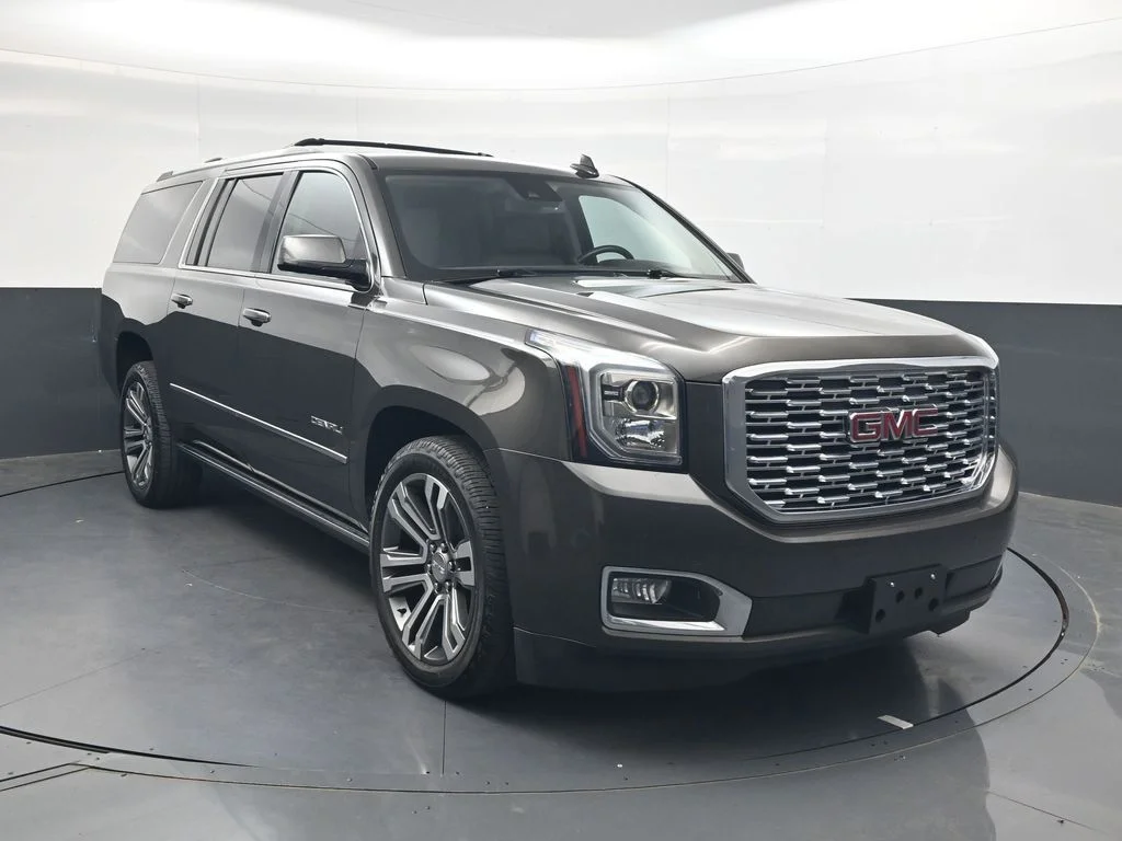 Used 2019 Gray GMC Denali image 2