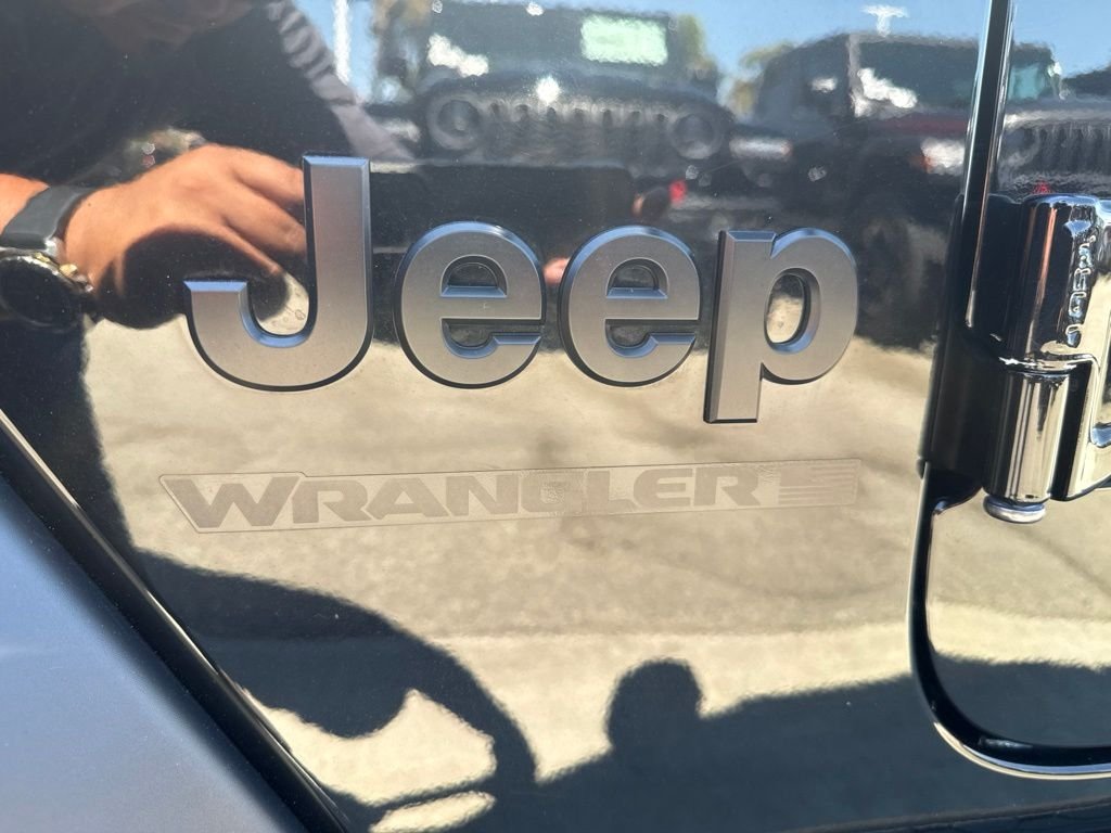 Used 2025 Black Jeep Sport S image 13