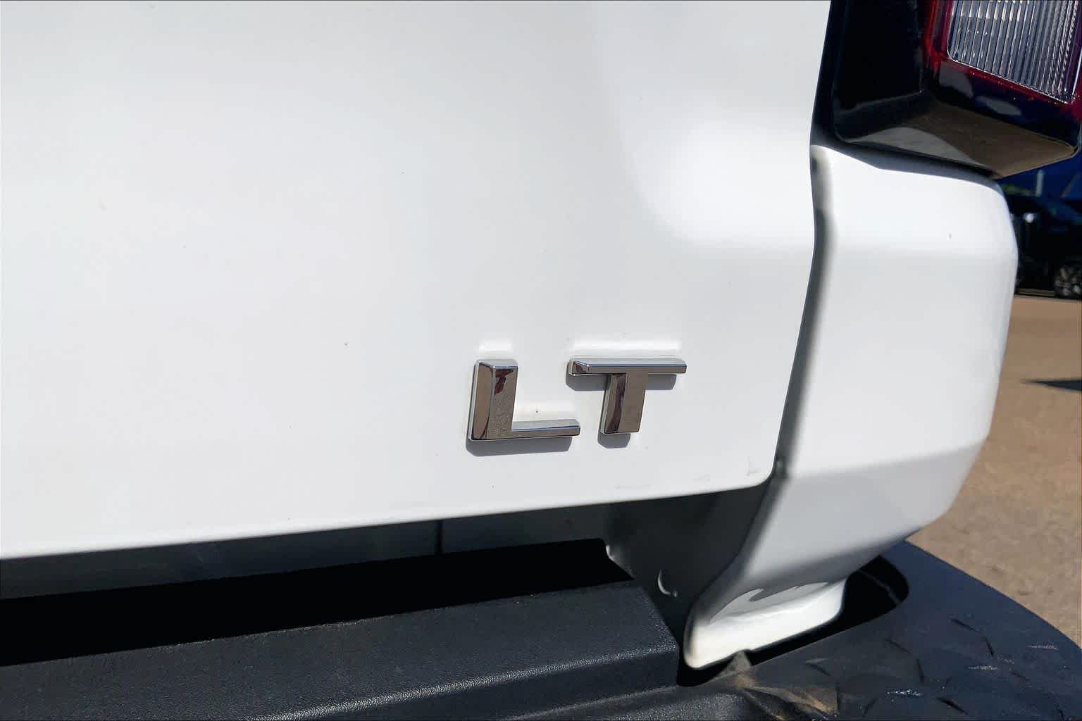 Used 2024 Summit White Chevrolet 2WD LT image 10
