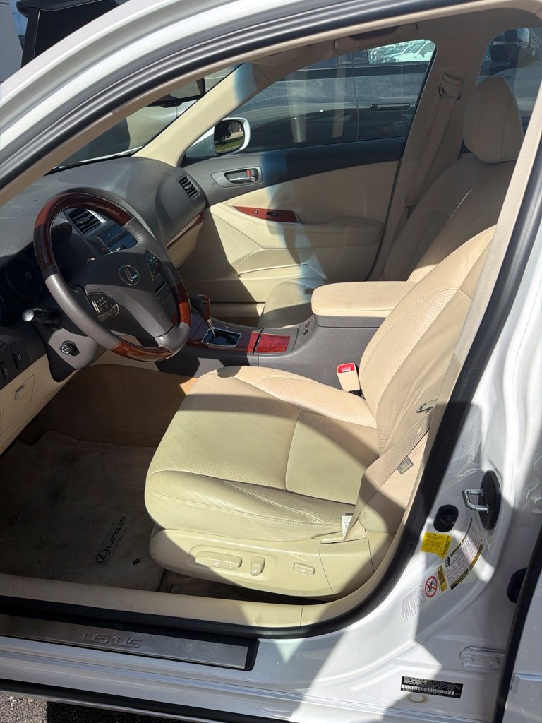 Used 2011 Starfire Pearl Lexus 350 image 1