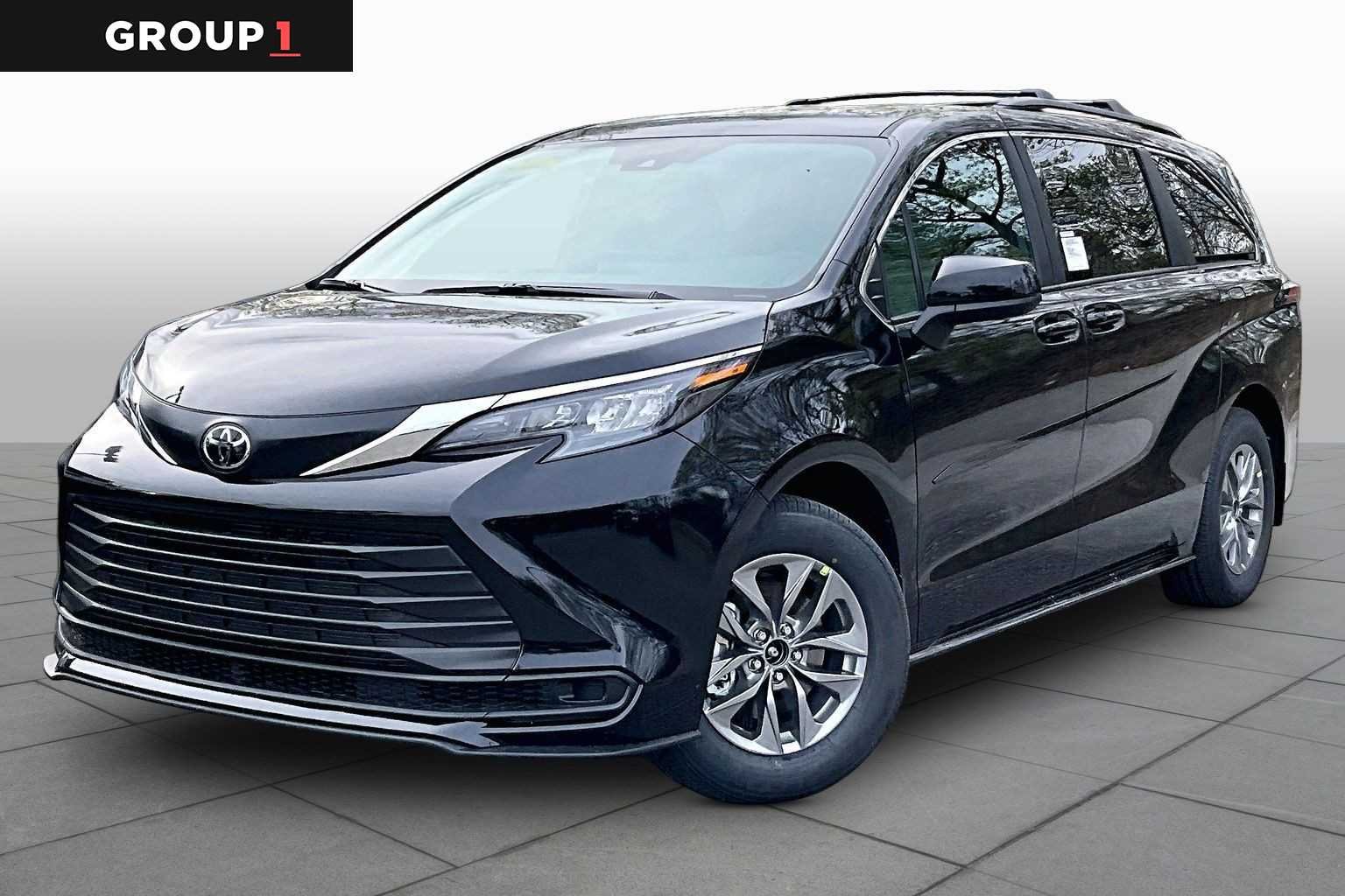 2026 Toyota Sienna LE 8-Passenger Hybrid AWD's photo