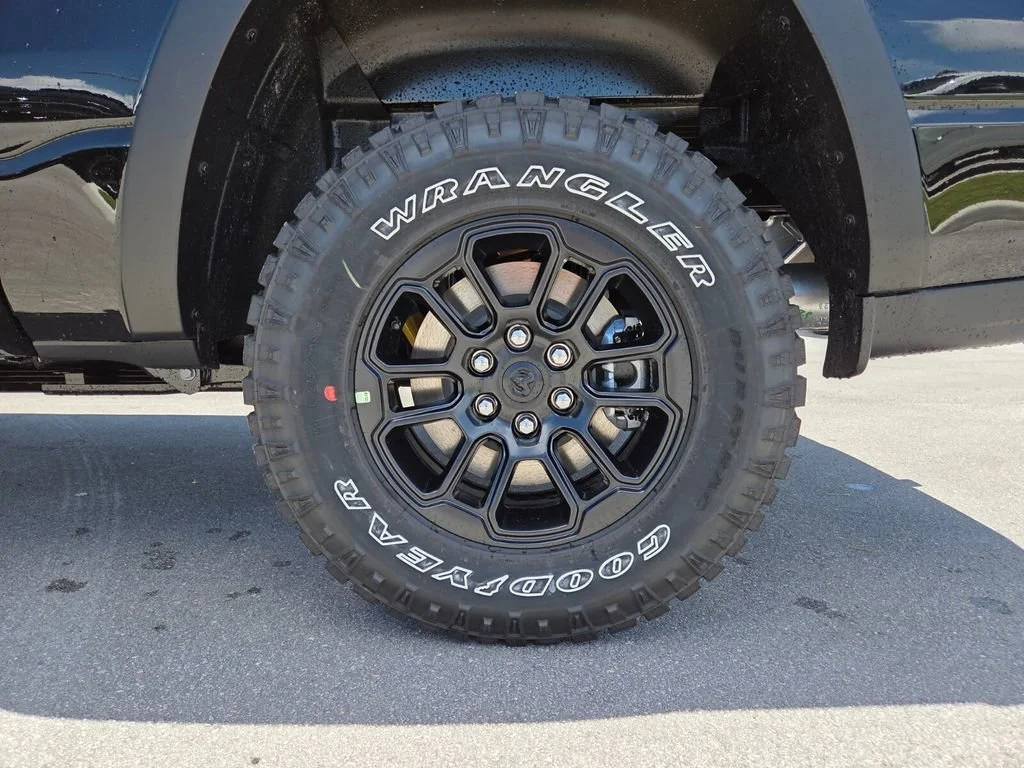 New 2026 Diamond Black Crystal Pearl-Coat Exterior Paint RAM Rebel image 6