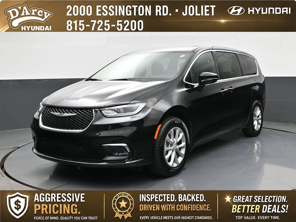 2025 Chrysler Pacifica Select AWD's photo