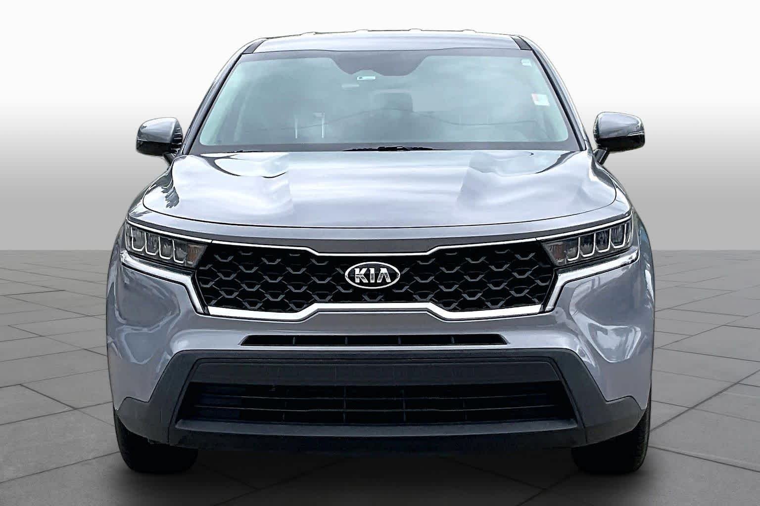 Used 2021 Everlasting Silver Kia LX image 4
