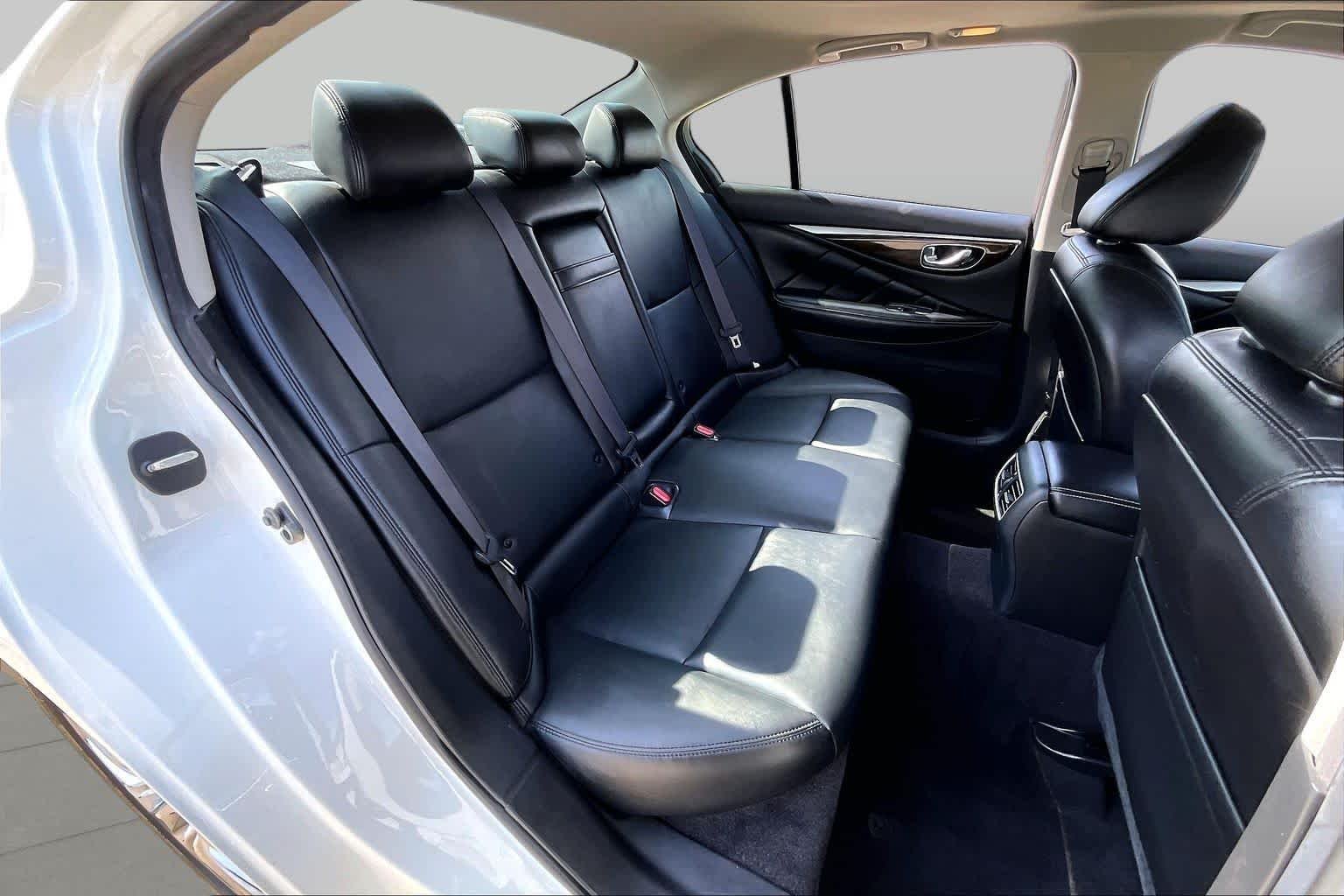 Used 2018 Pure White INFINITI 3.0t LUXE image 20