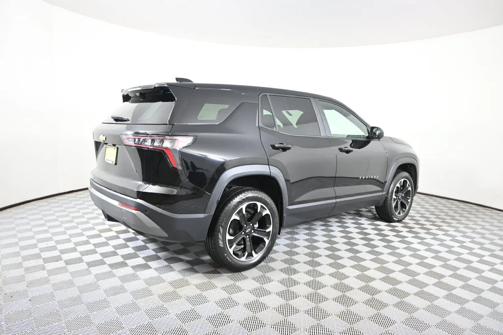 2027 Chevrolet Equinox LT - Photo 6