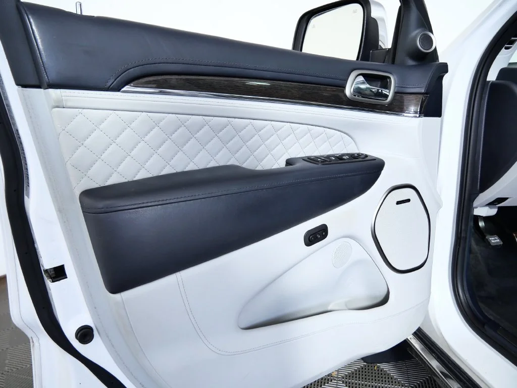 Used 2017 White Jeep Summit image 15
