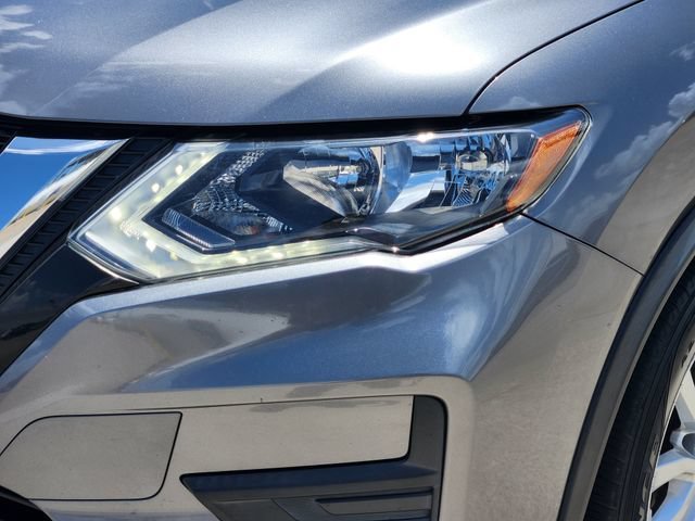Used 2019 Gray Nissan SV image 9