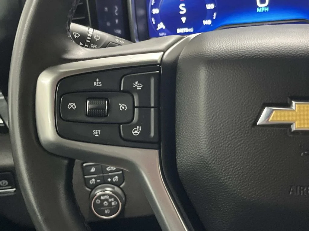 Used 2024 Summit White Chevrolet LT DRW image 18