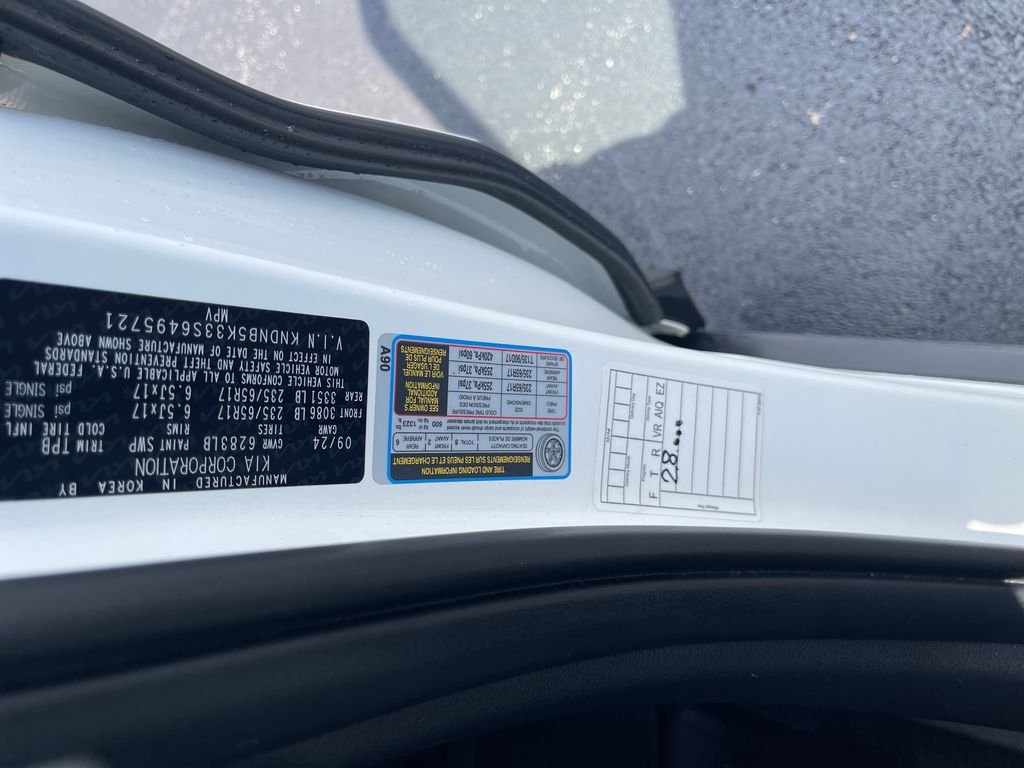 Used 2025 White Kia LXS image 25