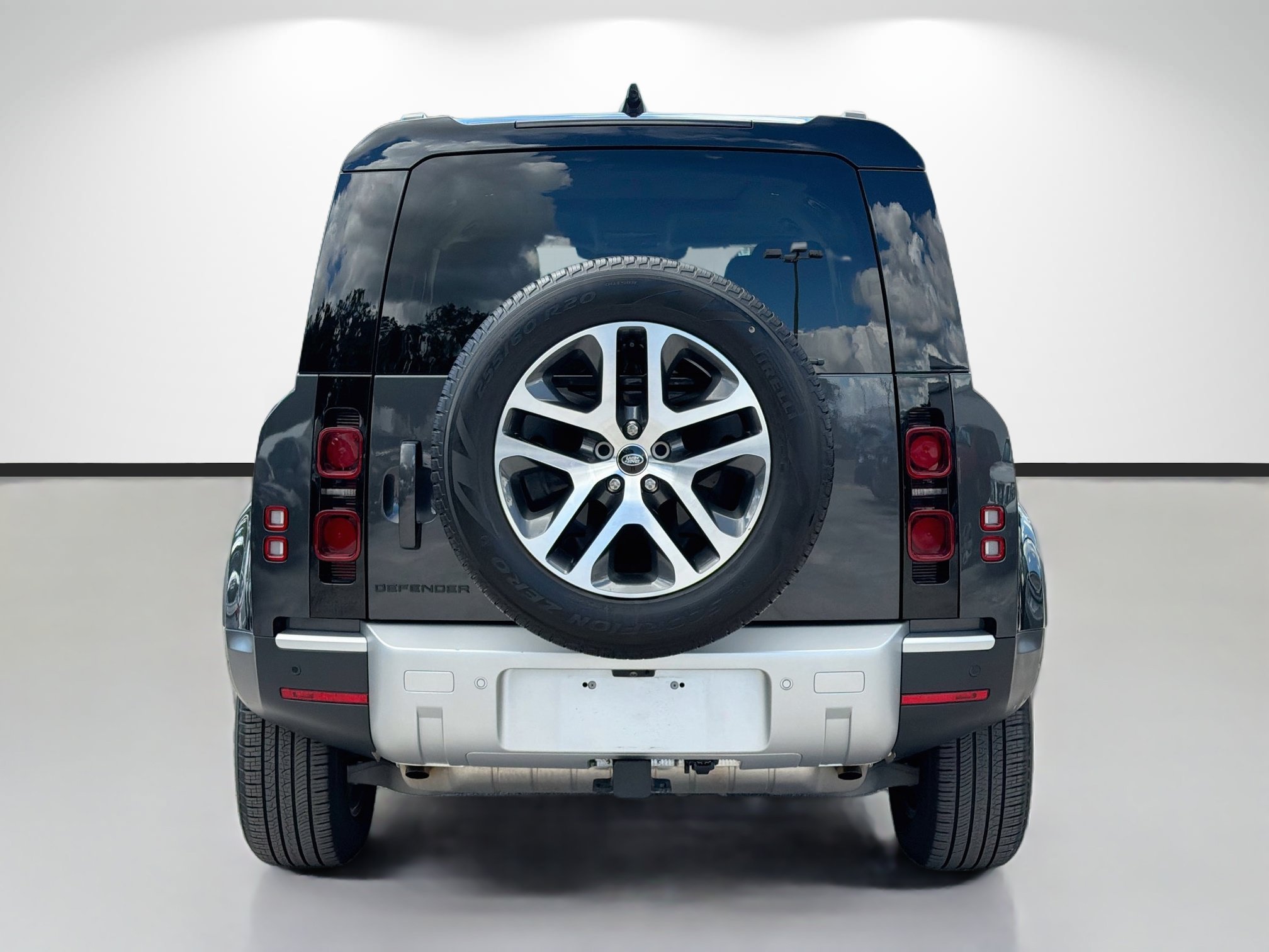 Used 2025 Carpathian Grey Premium Metallic Land Rover S image 4