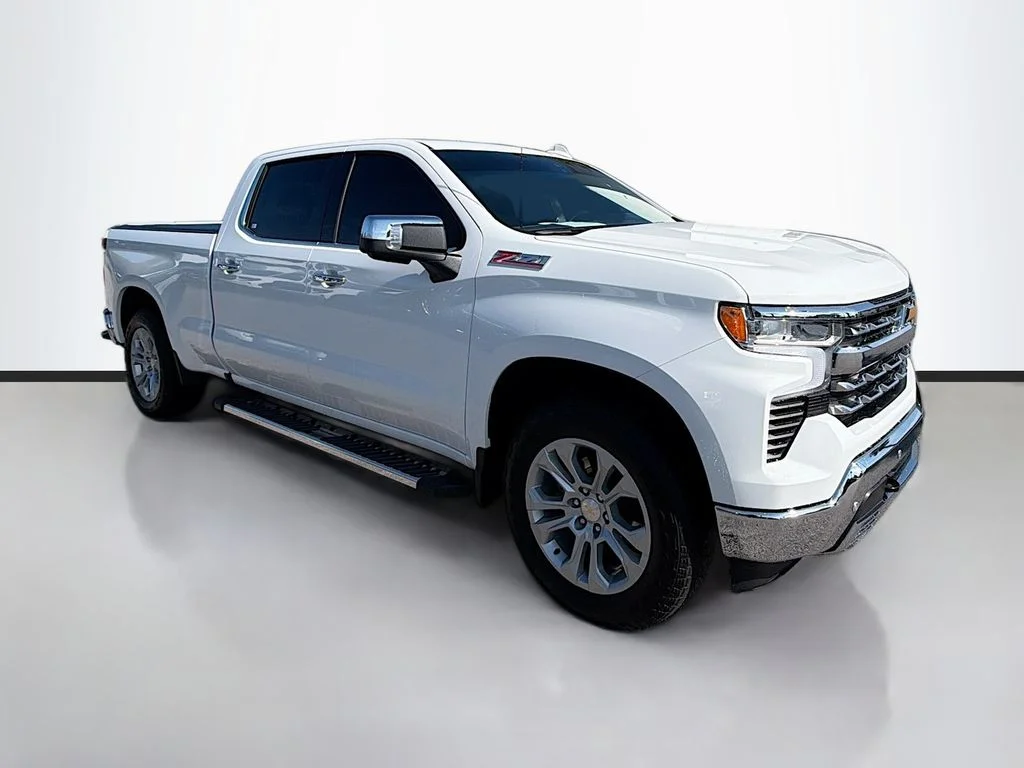 Used 2025 White Chevrolet LTZ image 3