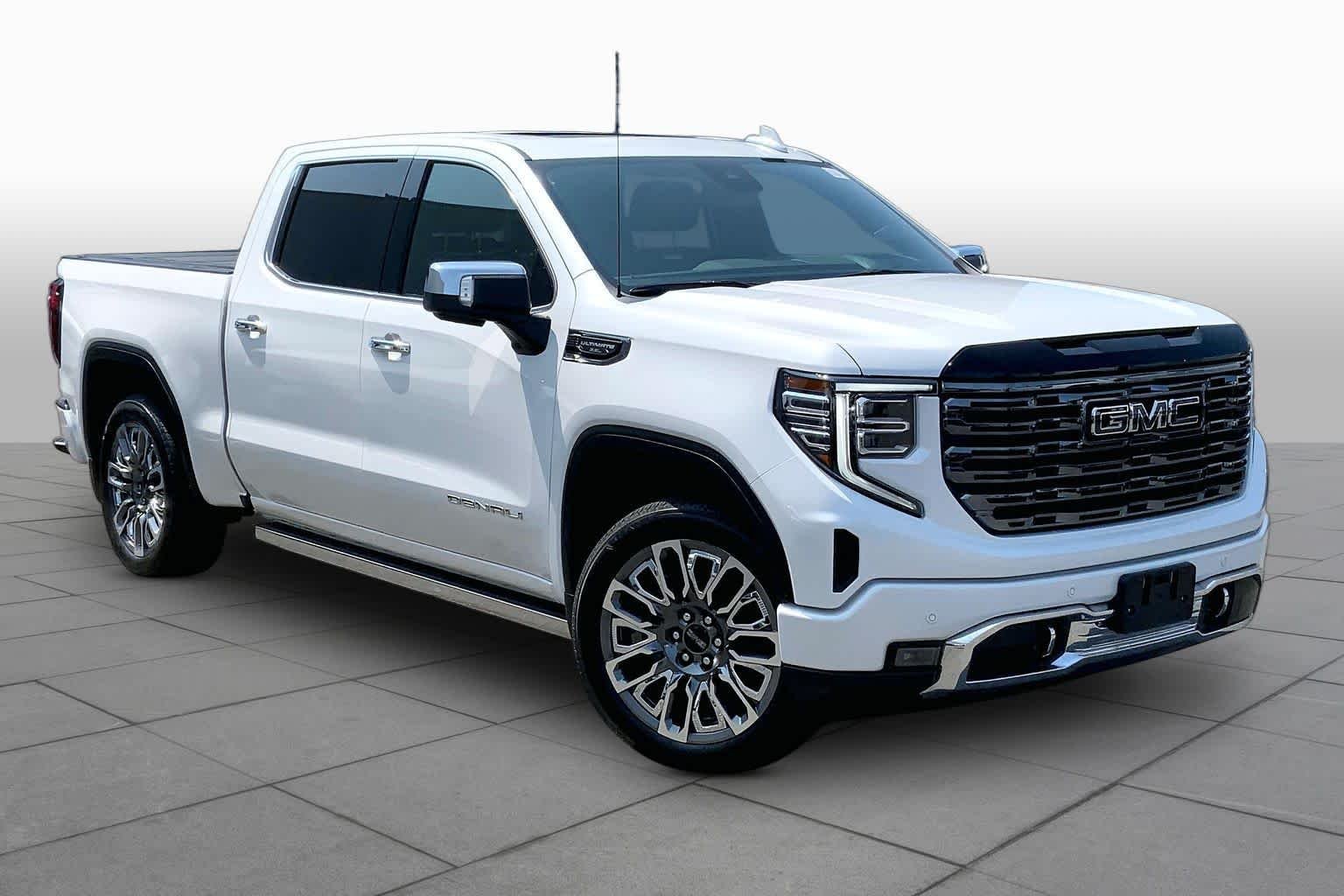 Used 2025 White Frost Tricoat GMC Denali Ultimate image 3
