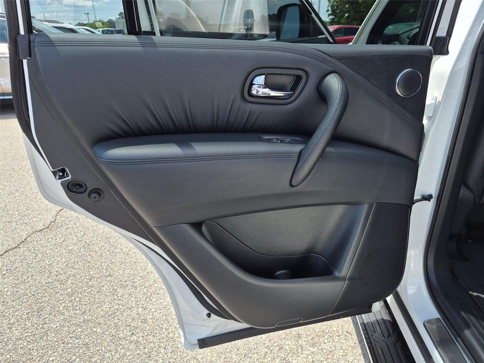 Used 2024 Aspen White Tricoat Nissan SL image 25