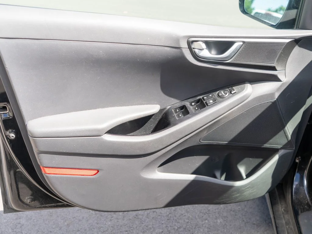 Used 2017 Black Hyundai SEL image 24