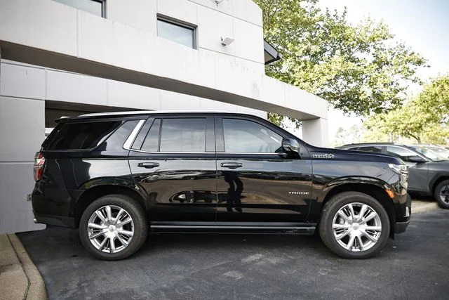 Used 2022 Black Chevrolet High Country image 4